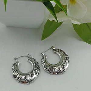 Woman's 925 Silver Carved Hoop Earrings